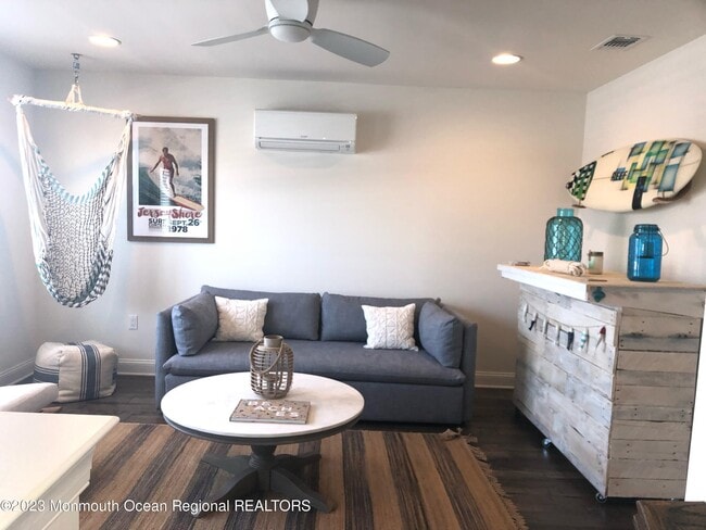 Building Photo - 410 Sewall Ave