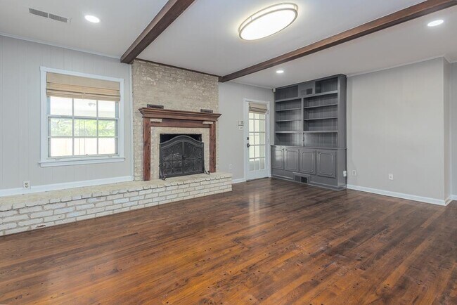 Building Photo - 1539 Brookside Dr