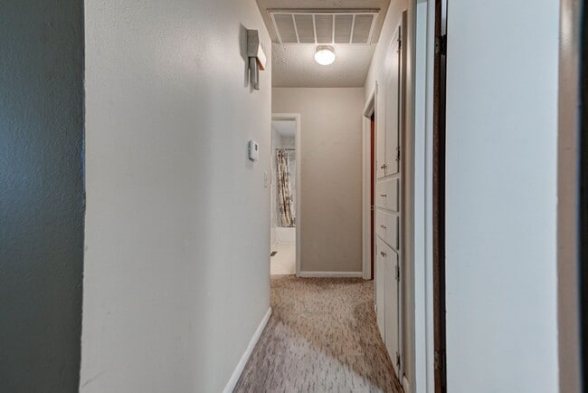 Building Photo - 1202 Benson Dr