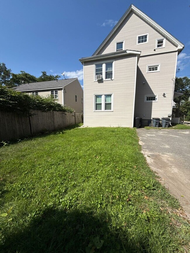 Building Photo - 35 Vinton St