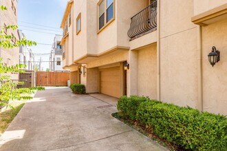 Building Photo - Beautiful Tuscan feel Condo Lower Greenville area