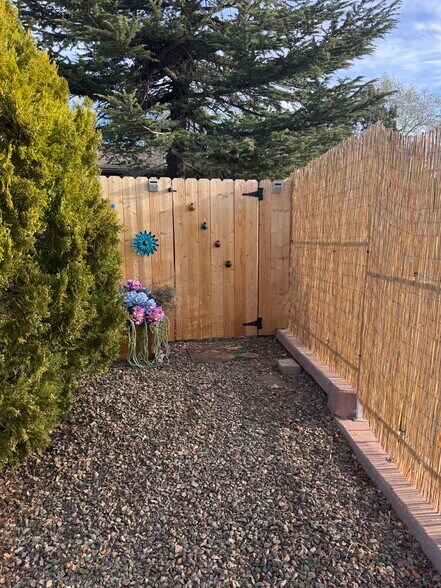 Primary Photo - 1219 Willow Creek Rd