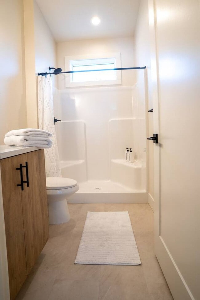 Building Photo - 3505 NE Creston Ave