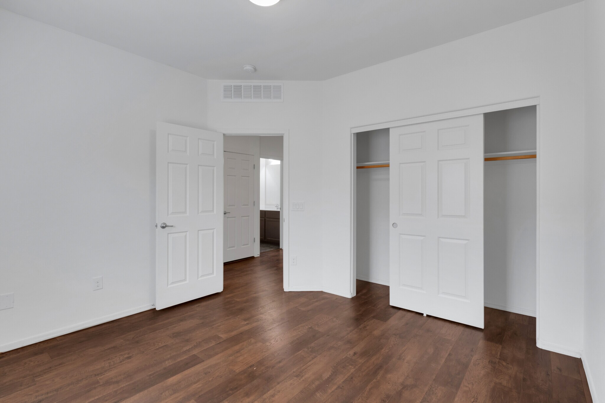 Building Photo - 4154 N Thurston Ln