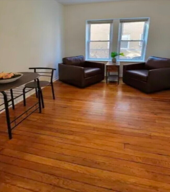 Building Photo - 681 W Wrightwood Ave