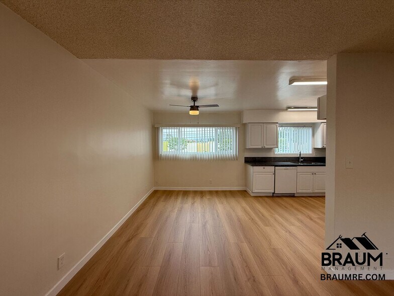 Building Photo - 13129 Oxnard St