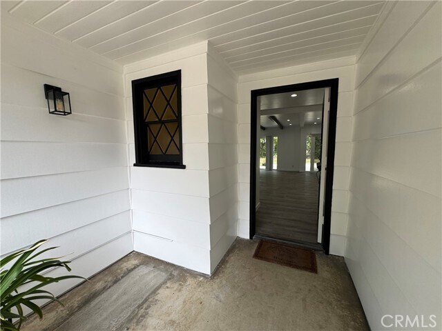 Building Photo - 2212 Linda Flora Dr