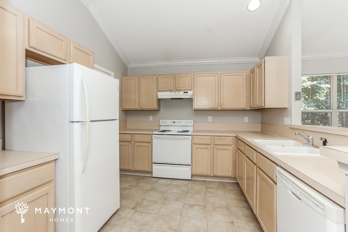 Building Photo - 884 Putters Green Way N