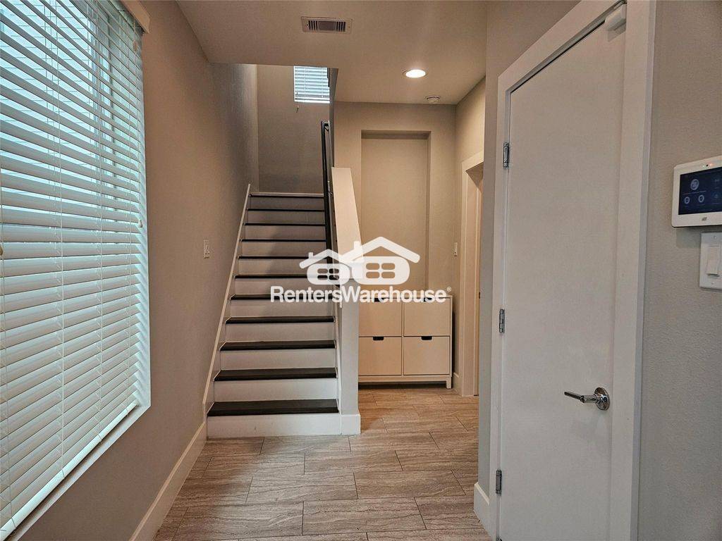 Building Photo - 2621 Hutchins St