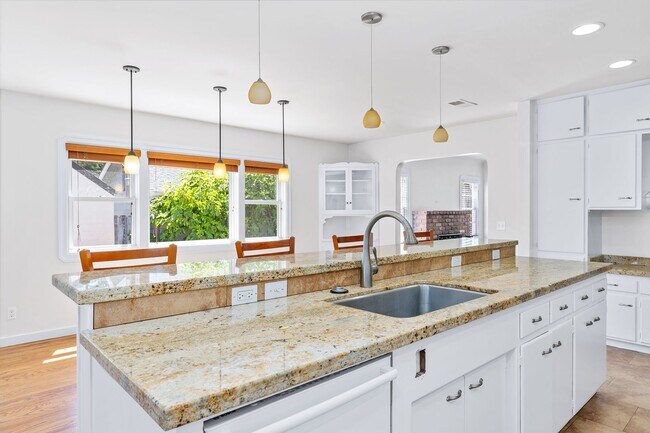 Building Photo - Downtown Napa 3 bed 2 bath single level home