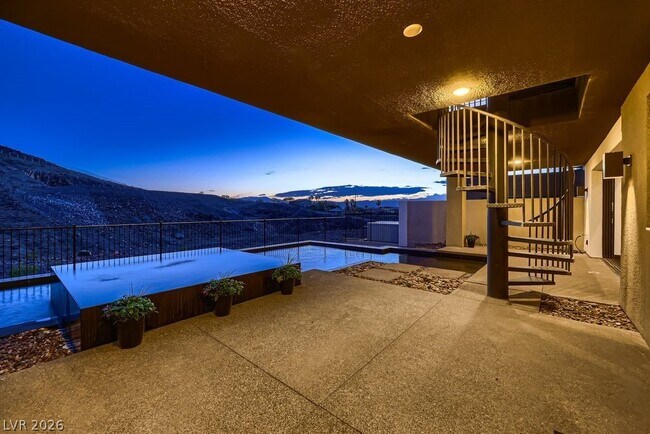 Building Photo - 917 Vegas View Dr