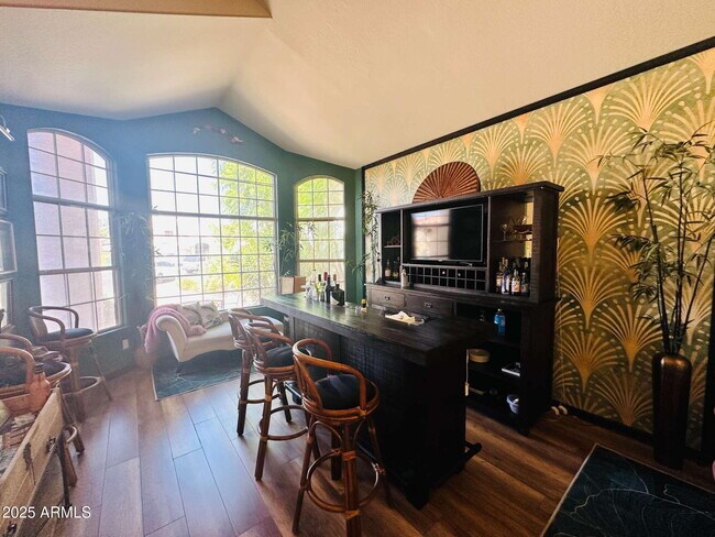 Building Photo - 727 W Mendoza Cir