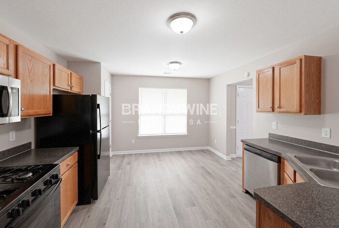 Building Photo - 5194 Seaside Ct