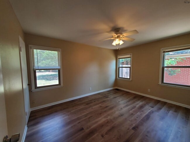 Building Photo - 4402 Phillips Dr