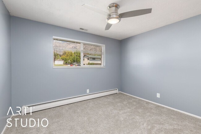Building Photo - 983 Westwood Dr