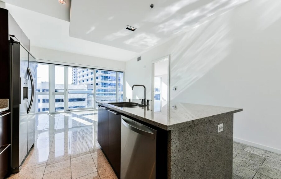 Building Photo - 4471 Dean Martin Dr