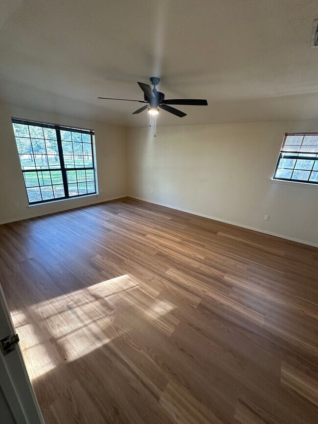 Building Photo - Beautiful HOME with almost 4 acres !! with 30x40 SHOP 3 bed 2 bath 2 car