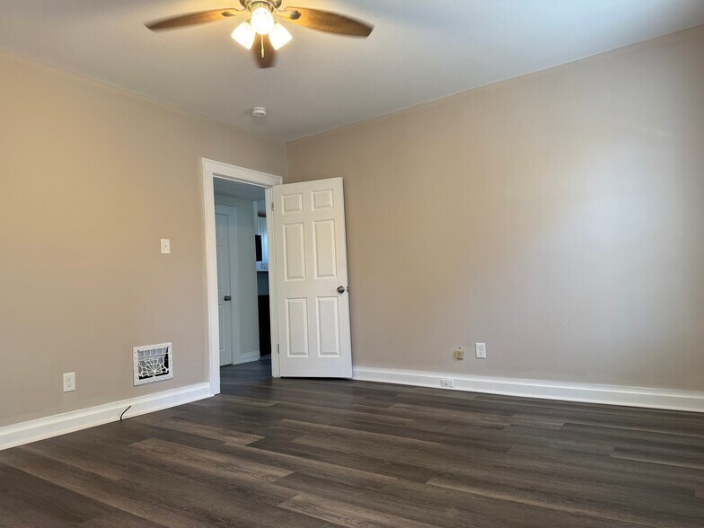 Building Photo - 2315 Park Ave