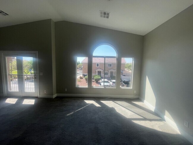 Building Photo - 2 bedroom 2 bath condo Gated community Nor...