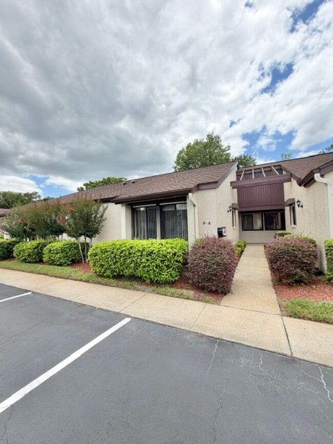 Building Photo - Orange City  - 2 Bedroom, 2 Bathroom – $1,550.00- 55+ Community