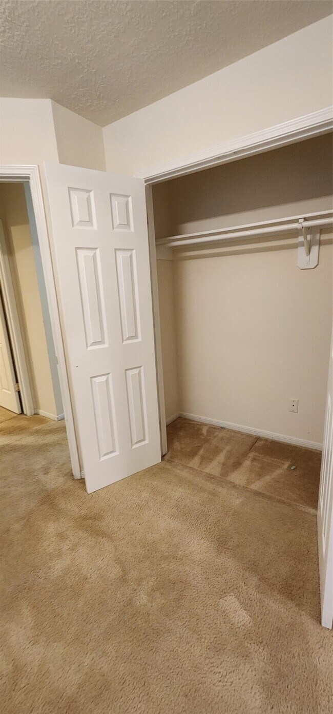 Building Photo - 16807 Sussex Dr