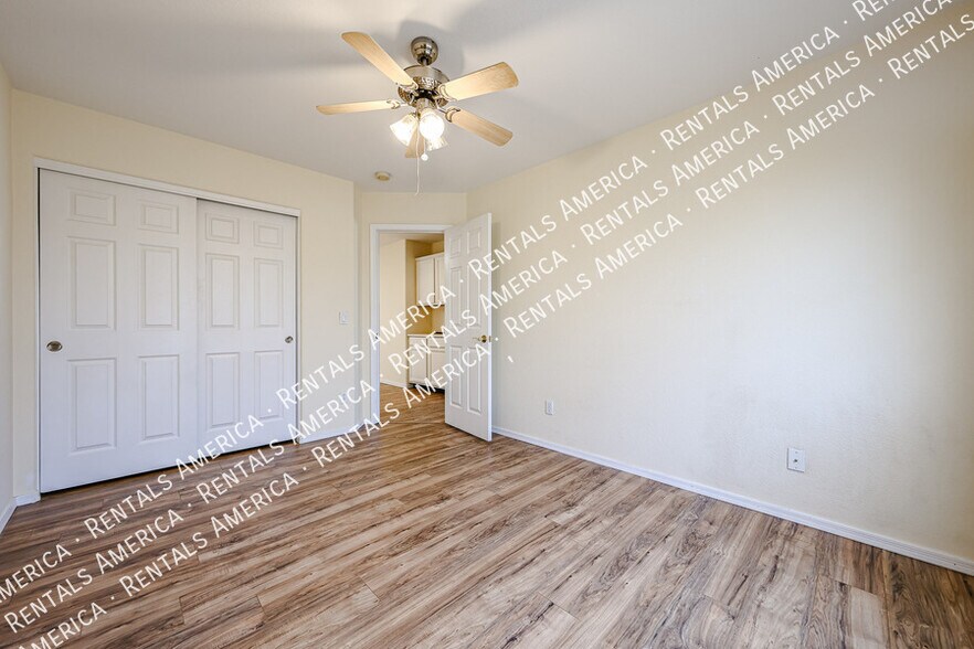 Building Photo - 1372 W Thompson Way