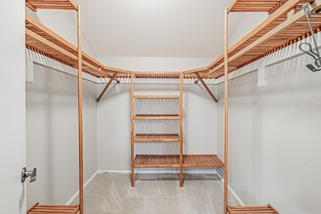 Building Photo - 9866 E Maplewood Cir