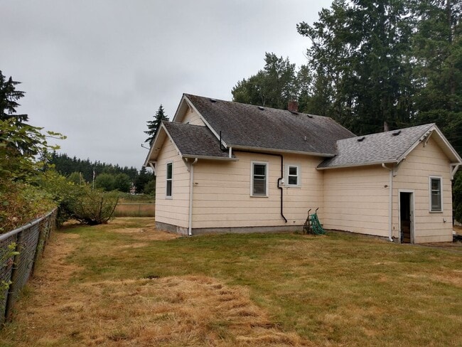 Building Photo - Renovated Arlington Home Close To Freeway ...