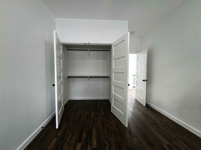 Building Photo - 14811 Wallach Dr