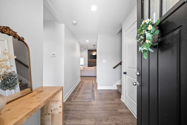 Building Photo - 3 bedroom Pet Friendly Home For Rent Near Needmore Road!