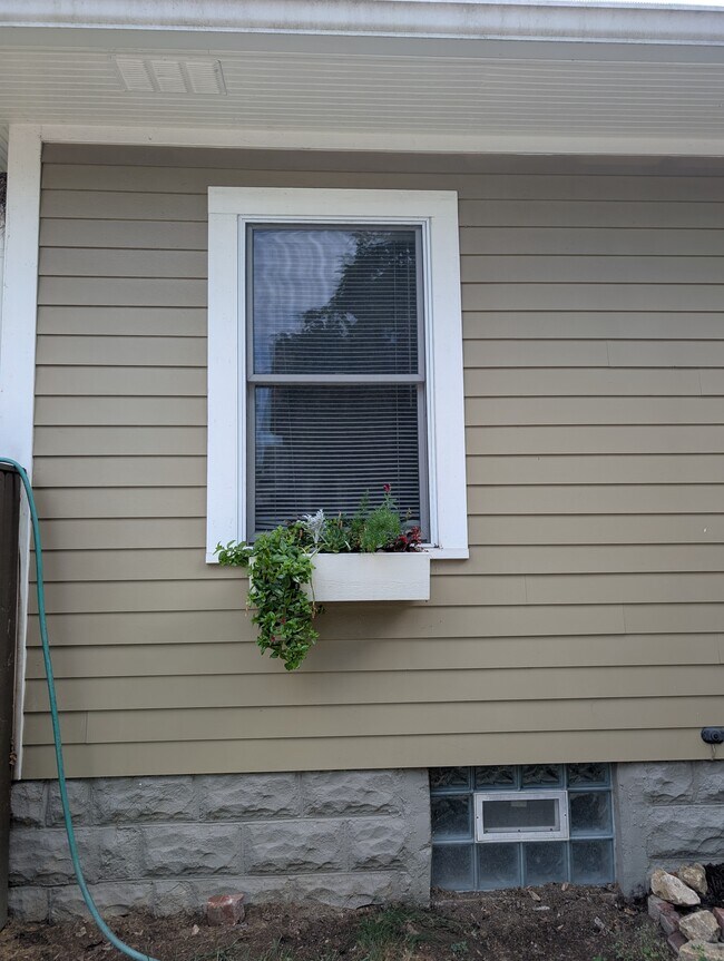 Building Photo - 5105 E North St