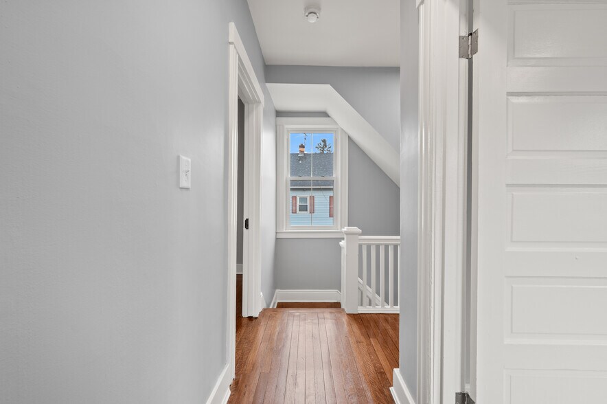 Upstairs landing - 16 West Rd