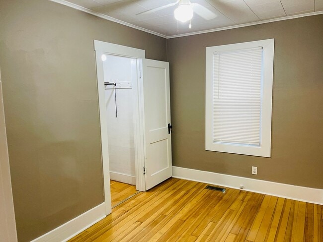 Building Photo - 3 bedroom house - Pet Friendly, Garage, Fenced Yard