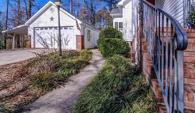 Building Photo - Serene Home-2 bed/2bath near I85 & Hwy 290