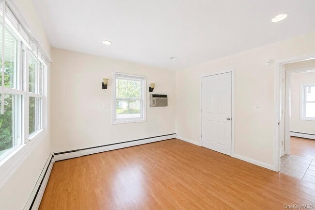 Building Photo - 3173 Roxbury Ln