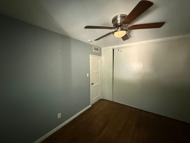 Building Photo - Lovely 3 Bedroom House w/ Finished Garage