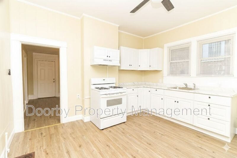 Building Photo - 2612 E 19th St