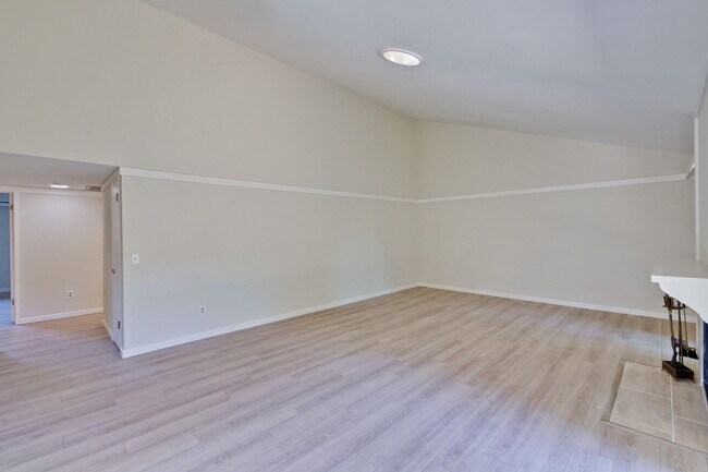 Building Photo - Single Story Townhome in Cherry Chase Neighborhood of Sunnyvale!