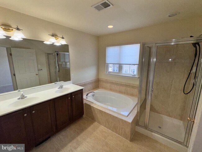 Building Photo - 66 Payne St