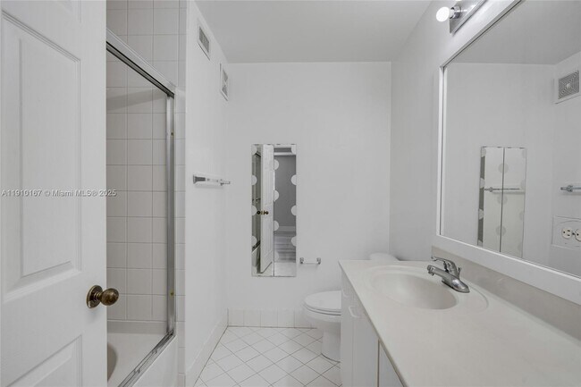 Building Photo - 3912 Tree Top Dr