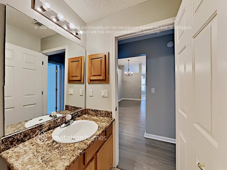Building Photo - 1623 Canopy Oaks Dr