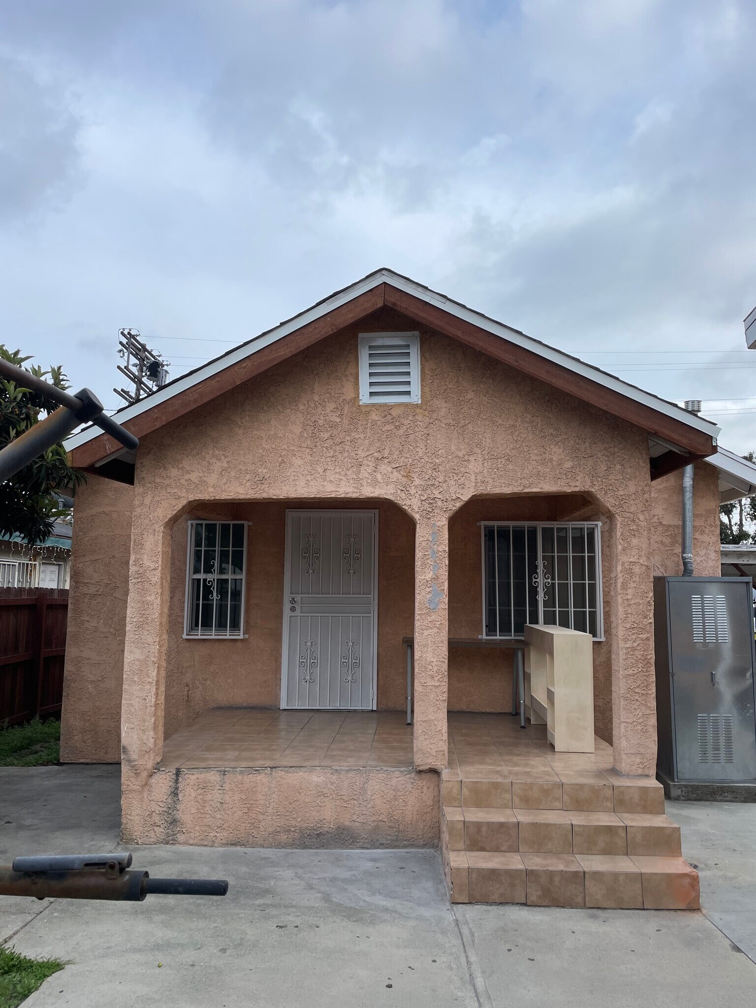 Building Photo - 1030 E 46th St