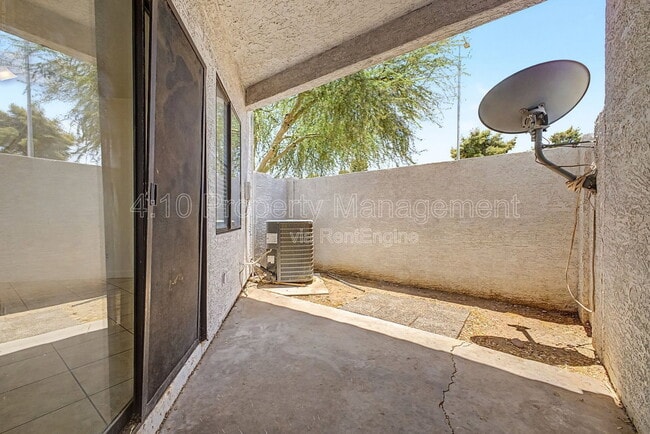 Building Photo - 280 S Elizabeth Way