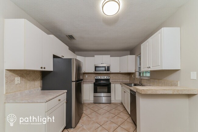 Building Photo - 5608 Murdock Ave
