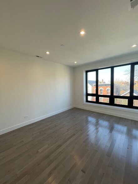 Building Photo - 719 N Elizabeth St