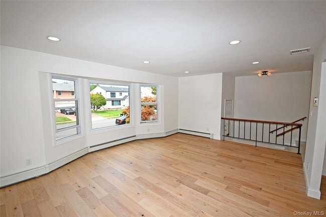 Building Photo - 19 Carriage Rd