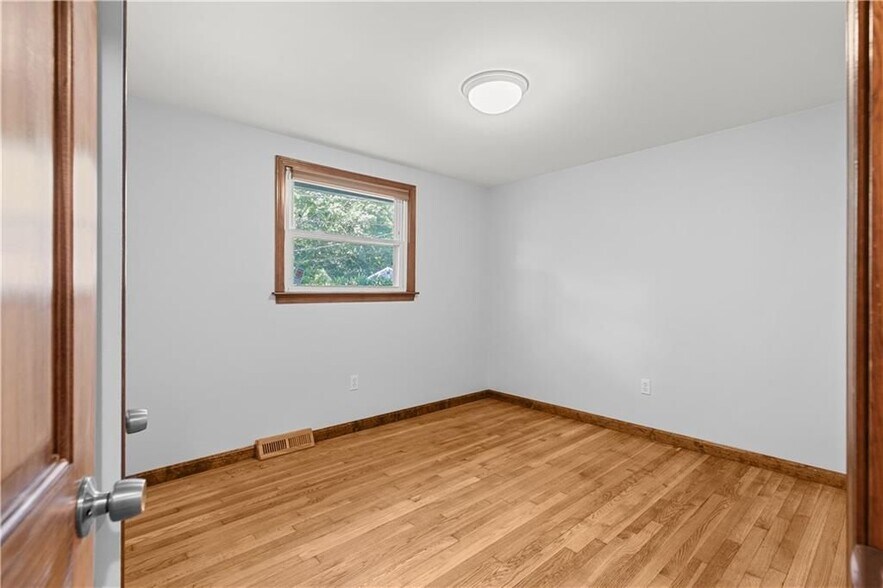 Building Photo - 25 Harris Dr