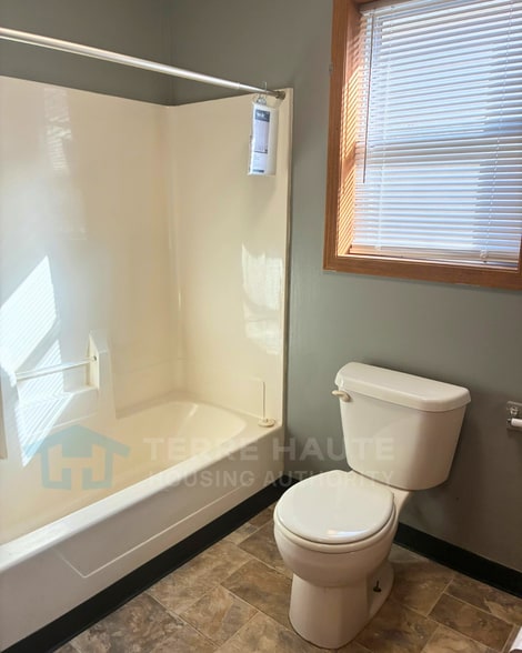 Bathroom View 2 - 1515 Cruft St