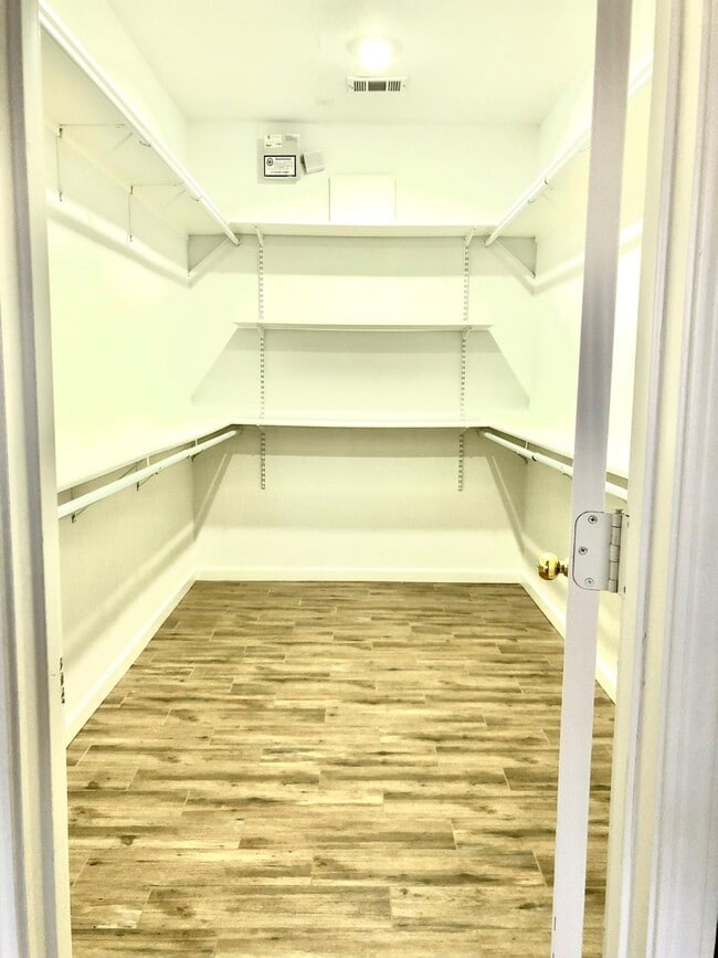 Building Photo - 5711 Silver Bay Ct