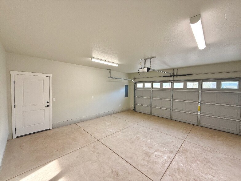 Building Photo - 1125 Annalise St